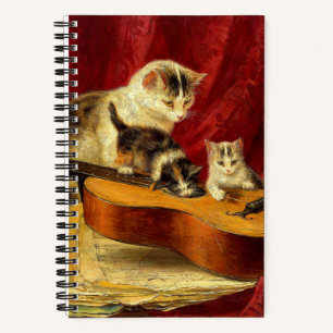 Cuaderno Madre gata y gatitos jugando con guitarra