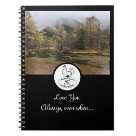 Cuaderno Madre Hen nidificando en foto de un monograma huev