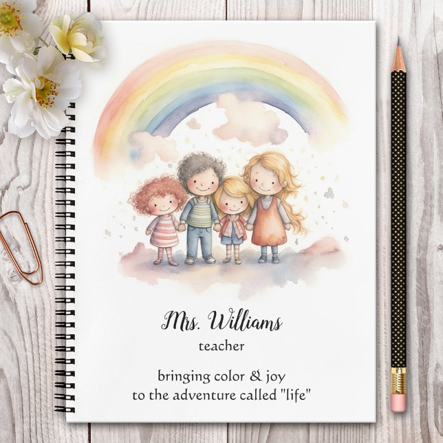 Cuaderno Maestra niños arcoíris acuarela (Cute teacher notebook featuring a watercolor painting of children hand in hand under the rainbow.)