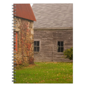 Cuaderno Maine, antiguo edificio de piedra y granero de mad
