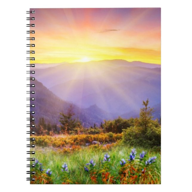 Cuaderno Majestuosa puesta de sol en el paisaje montañoso (Frente)