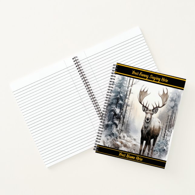 Cuaderno Majestuoso alce parado en un bosque nevado al aman (Interior)