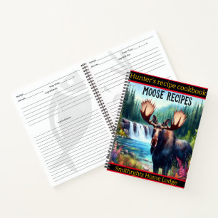 Cuaderno Majestuoso alce por una serena cascada en el bosqu