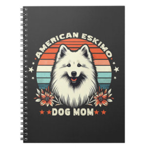 Cuaderno Mamá del perro esquimal estadounidense en una serv