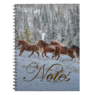 Cuaderno Manada de caballos corriendo en la nieve de invier