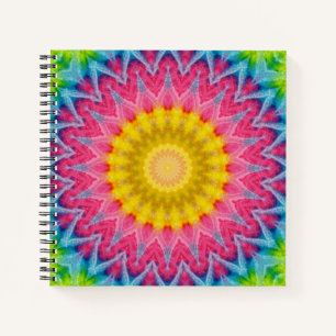 Cuaderno Mandala de tinte de arcoiris con simetría vibrante