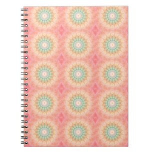 Cuaderno Mandalá geométrico verde rojo amarillo colorido
