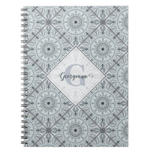 Cuaderno Mandala gris de armonía floral y azucarada persona