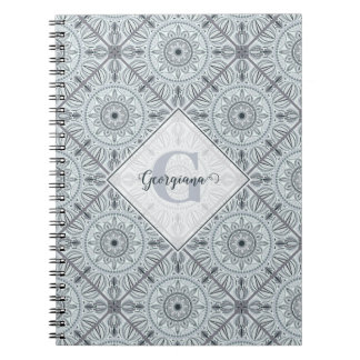 Cuaderno Mandala gris de armonía floral y azucarada persona