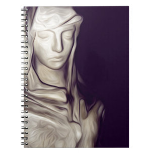 Cuaderno mano en el corazón