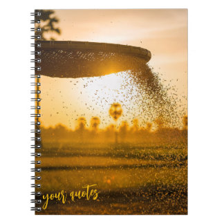 Cuaderno Manos Cernido Granos Paisaje Rural 