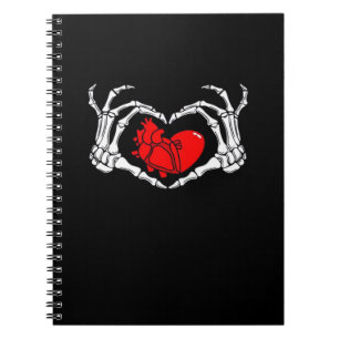 Cuaderno Manos de Skeleton atemorizantes y corazón rojo esp