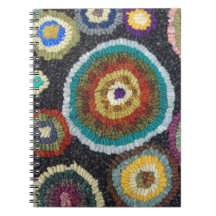 Manta que engancha el diario