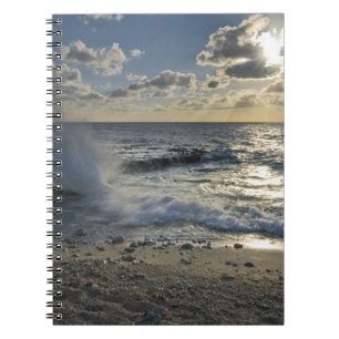 Cuaderno Mar Caribe, Islas Caimán. Olas rompientes