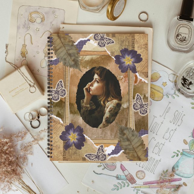 Cuaderno Marco de memoria de flor púrpura presionado (A tender collage of pressed petals and vintage textures—crafted to hold your quiet reflections.)