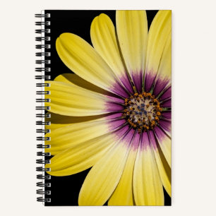 Cuaderno Margarita Africana Amarilla sobre Floral Negro
