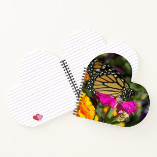 Cuaderno Mariposa monarca en la flor rosada de Marigold