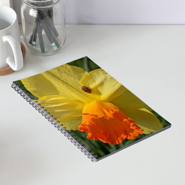 Cuaderno Mariquita en Flor de Narciso Amarillo (In Situ)