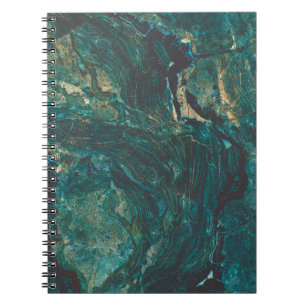 Cuaderno Mármol verde oscuro: textura lujosa.