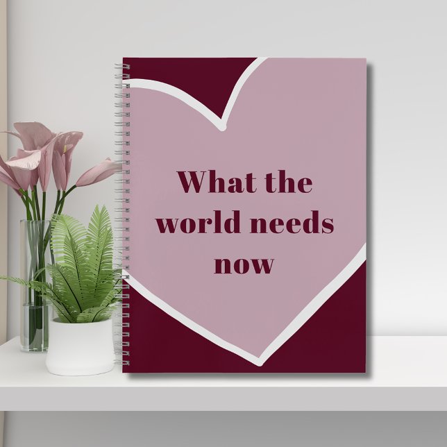 Cuaderno Marrón de citas motivacionales del corazón rosado (Pink Heart Motivational Quote What the World Needs Now Maroon 8.5 x 11 Inch Notebook)