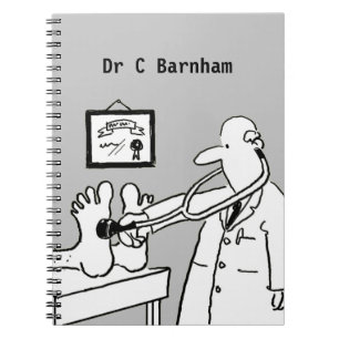 Cuaderno Médico con estetoscopio revisando pies