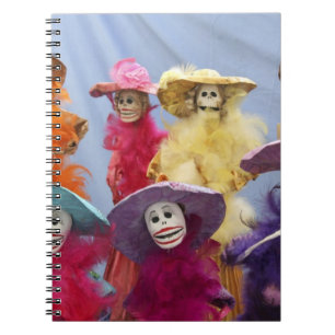 Cuaderno México. Catrinas esqueléticas, figuras celebrando