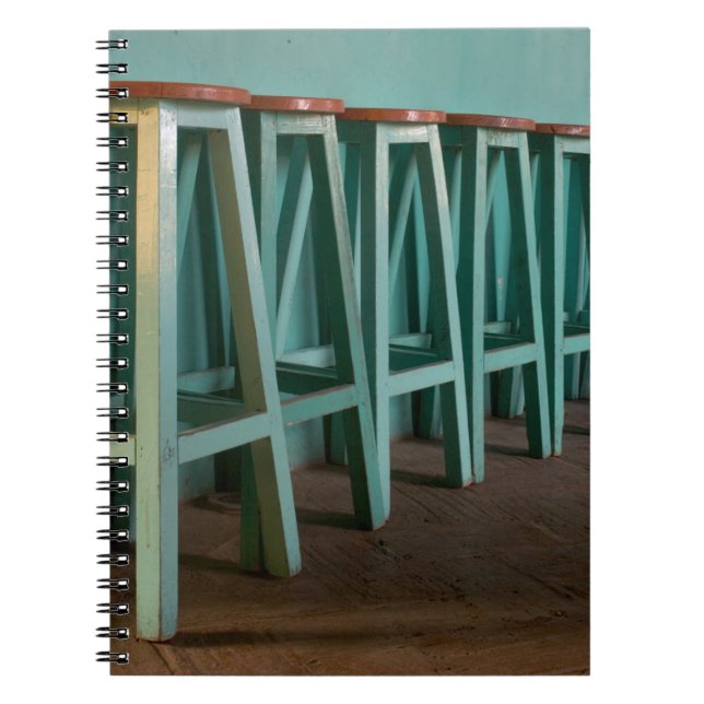 Cuaderno México, Oaxaca, Taburetes de barra verdes alinean  (Frente)