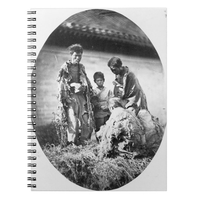 Cuaderno Miseria en China, c.1875 (foto de b/w) (Frente)