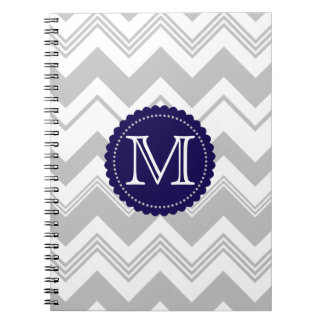 Cuaderno Modelo de Chevron del monograma del blanco gris