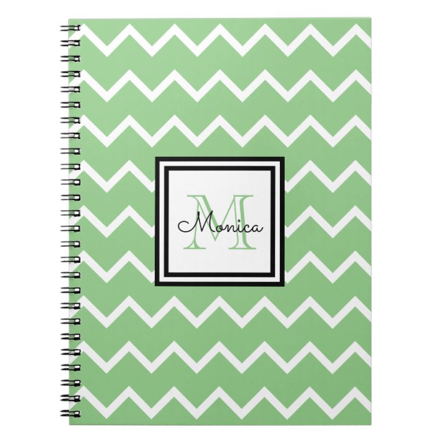Cuaderno Moderno Chevron verde sabio con el nombre Monogram (Frente)