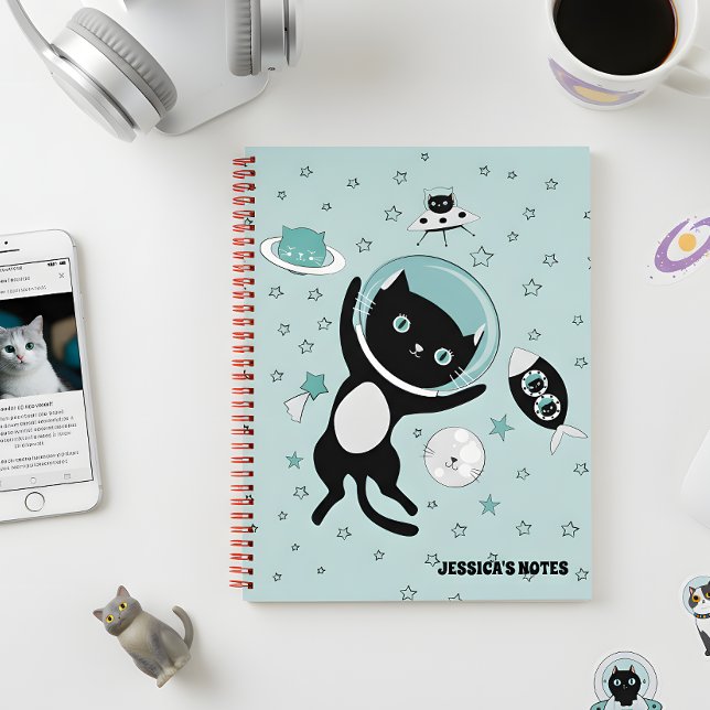 Cuaderno Moderno Necesito más espacio Personalizado de gato (They say in space no one will hear you scream. Well that certainly does not apply here.)