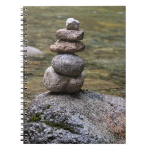Cuaderno Mojón en un diario del espacio en blanco de la