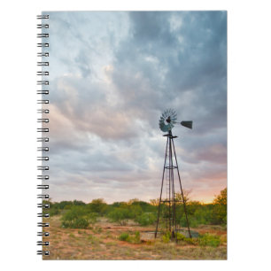 Cuaderno Molino de viento y nubes al atardecer
