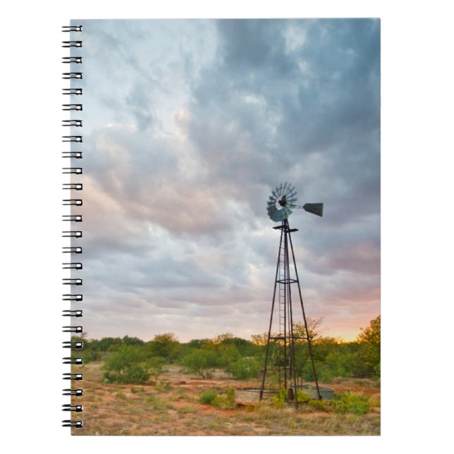 Cuaderno Molino de viento y nubes al atardecer (Frente)