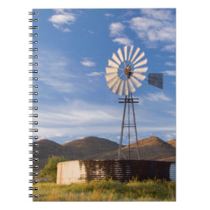 Cuaderno Molino de viento y presa en el Karoo al amanecer