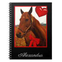 Monograma Caballo con corazón rojo y arco