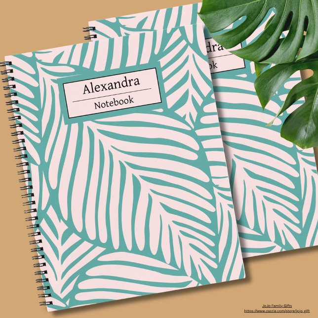 Cuaderno Monograma cutáneo Hoja tropical l Verde y rosa (Modern leaves monogram notebooks in pink and green background.)