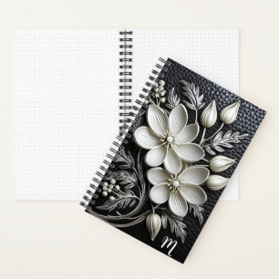 Cuaderno monograma de cuero negro con relieve floral 3D