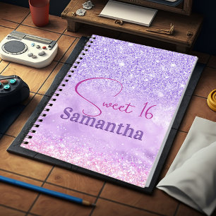 Cuaderno Monograma de cumpleaños de purpurina morado rosado