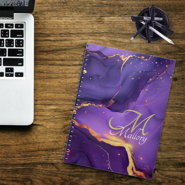 Cuaderno Monograma de guion elegante con ácidos dorado y mo (Gold and Purple Agate 💜✨Elegant Script Monogram Notebook |  Try on your monogram on screen now!)