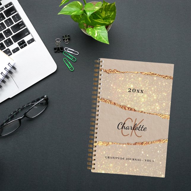 Cuaderno Monograma de la revista Gratitude oro agate beige (Subido por el creador)