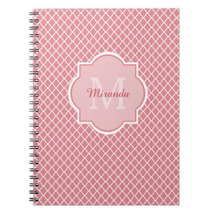 Cuaderno Monograma De Quatrefoil Rosa De moda Con Nombre