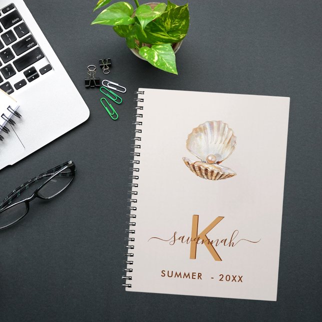 Cuaderno Monograma de vieiras beige de cáscara de cáscara d (Subido por el creador)