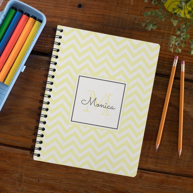 Cuaderno Monograma del patrón de cheurón amarillo pastel mo (Subido por el creador)