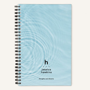 Cuaderno Monograma moderno de ondas de agua azul claro de m