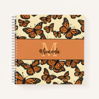 Cuaderno Monograma monocrático personalizado sobre mariposa