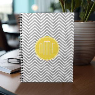 Cuaderno Monograma Personalizado de Chevrons Gris y Amarill