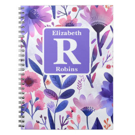 Cuaderno Monograma personalizado de flores púrpura pintadas