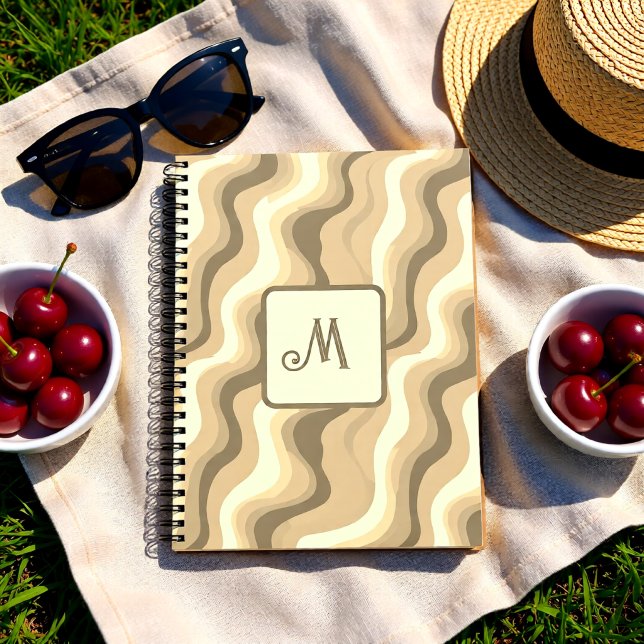 Cuaderno Monograma Personalizado de Olas Retro en Beige Neu (Neutral Beige Retro Waves Personalized Monogram Notebook)