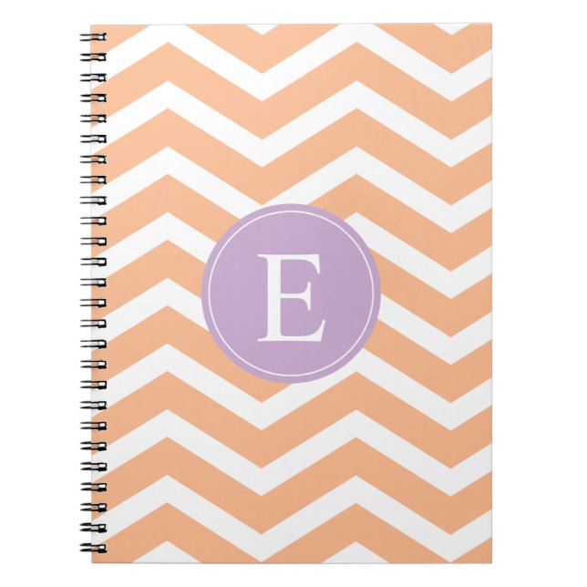 Cuaderno Monograma púrpura de cheurón blanco naranja (Frente)